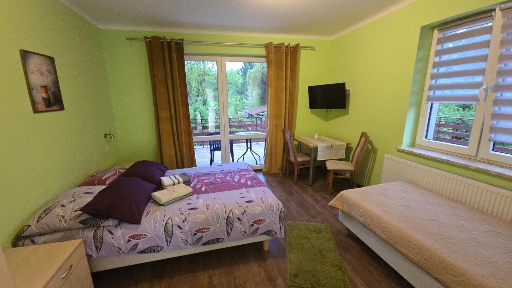 Pokoje Goscinne Stokrotka Naleczow Exterior foto